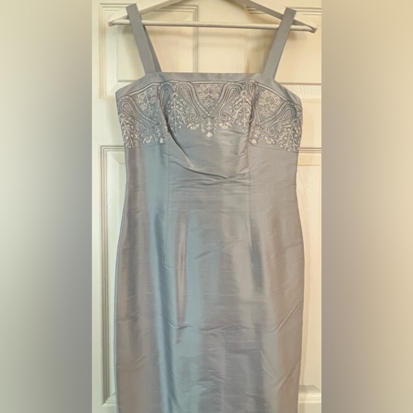 Ann Taylor Cocktail Dress - Beautiful Embroidery Size 4 - Picture 9 of 9